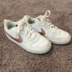Nike Court Borough Low 2 girls size 4